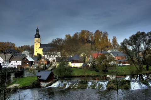 Sparnberg mit Kirche und Saalewehr